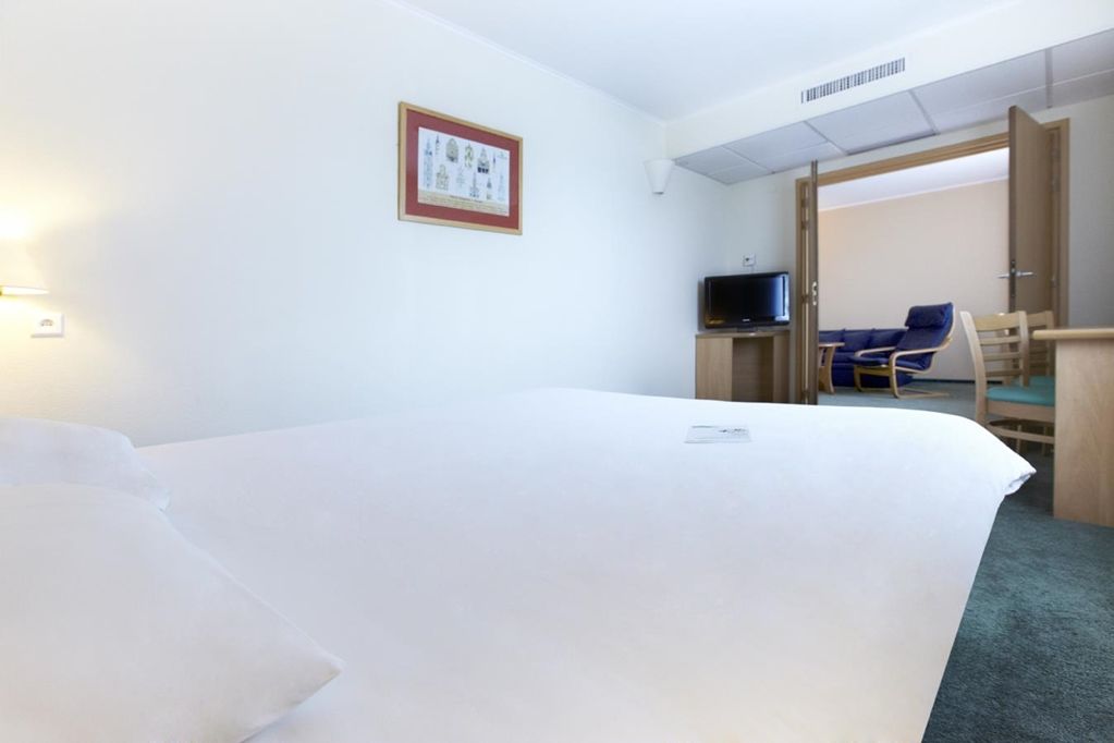Hotel Campanile Posen Zimmer foto
